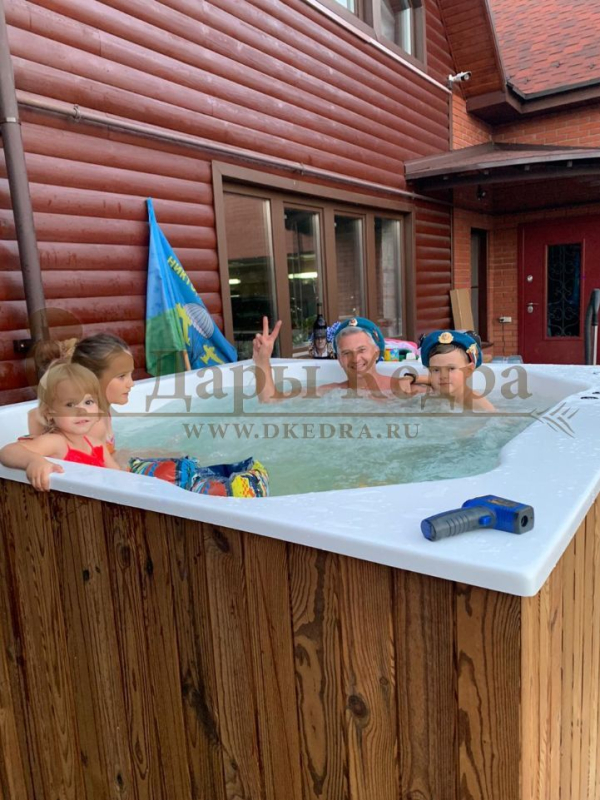 Финская квадратная композитная купель с подогревом (с интегрированной печкой) «кварта интегра 200»